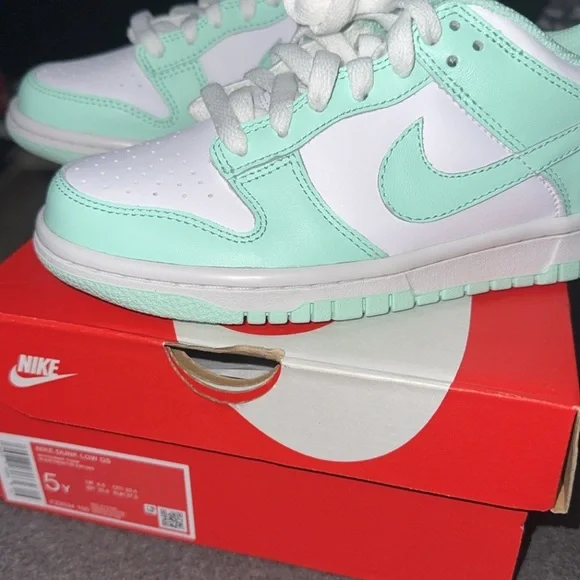 Nike Women’s Dunks - Picture 2 of 4